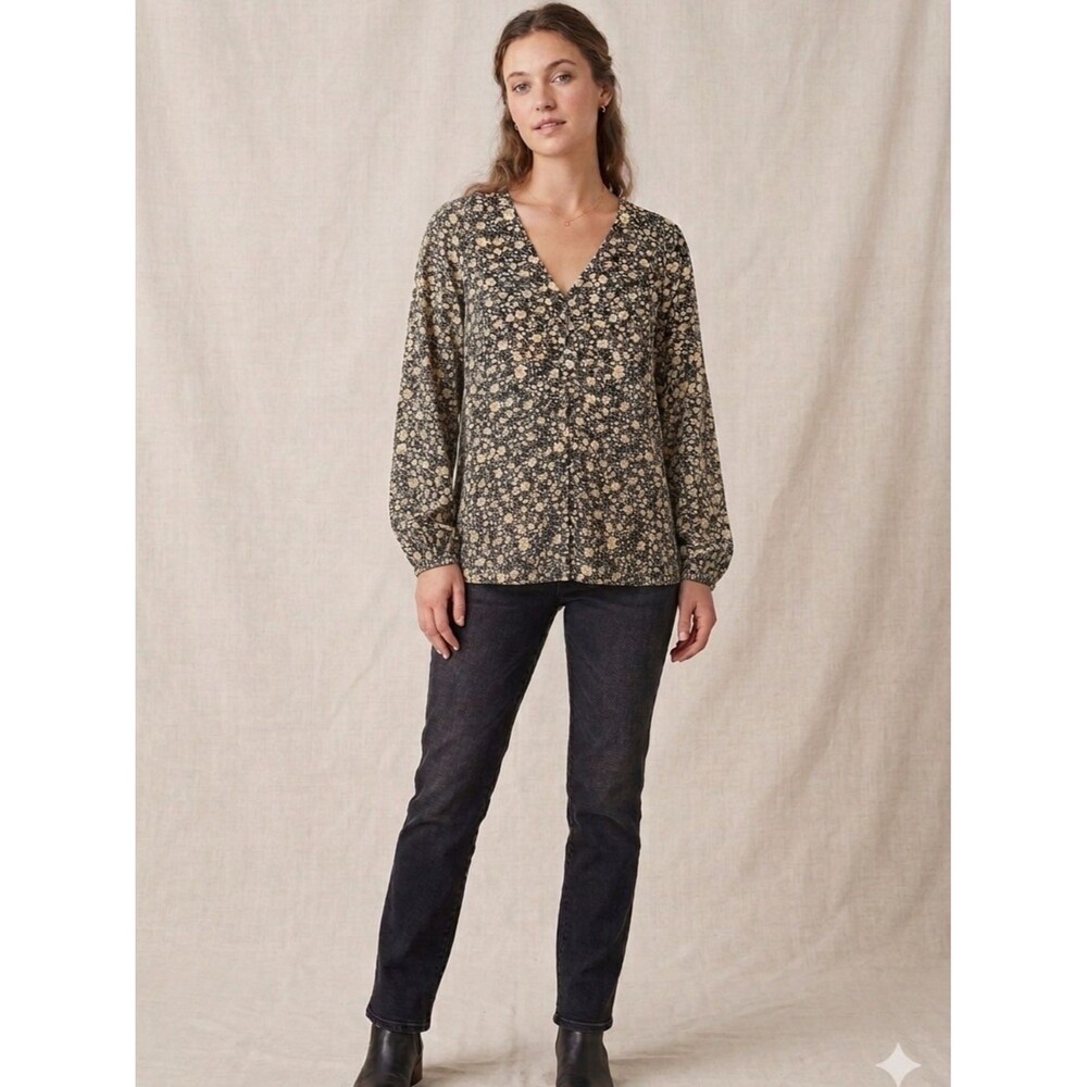 Old Navy Ditsy Floral Button-Front Blouse.